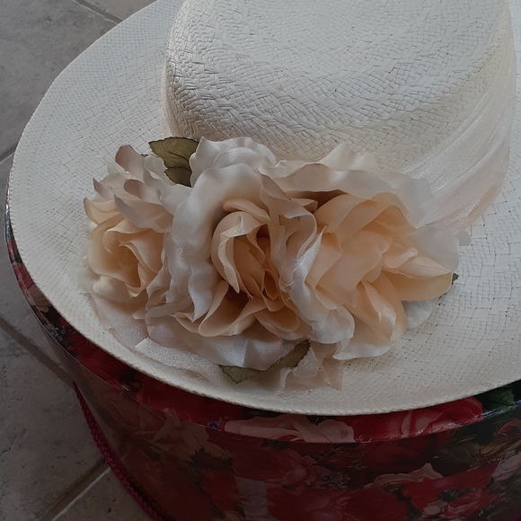 👒 SOLD Vintage Cream Wedding Hat Peach/Cream Flower - Picture 3 of 7